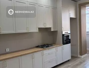 2-комнатная квартира, этаж 3 из 5, 84 м²