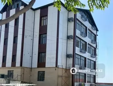 4-комнатная квартира, этаж 2 из 5, 200 м²