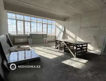 4-комнатная квартира, этаж 2 из 5, 200 м²