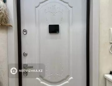 4-комнатная квартира, этаж 3 из 8, 221 м²