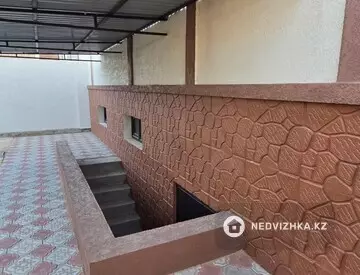 8-комнатная часть дома, 5 соток, 527 м²