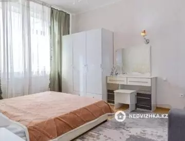 4-комнатная квартира, этаж 8 из 10, 120 м²