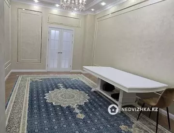 4-комнатная квартира, этаж 1 из 10, 141 м²