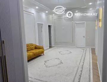 4-комнатная квартира, этаж 1 из 10, 141 м²