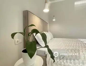 2-комнатная квартира, этаж 11 из 20, 71 м², Посуточно