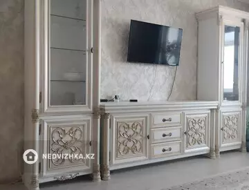 2-комнатная квартира, этаж 3 из 10, 70 м², На длительный срок