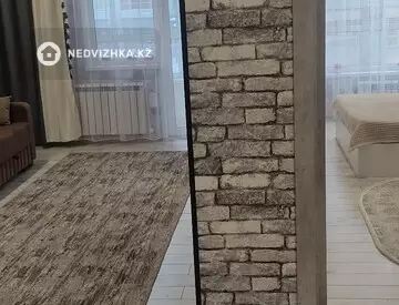 2-комнатная квартира, этаж 2 из 12, 60 м², Посуточно