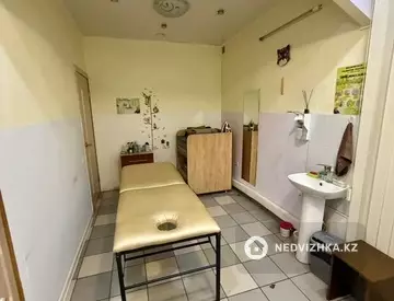 Офис, этаж 1 из 1, В жилом доме, 72 м²