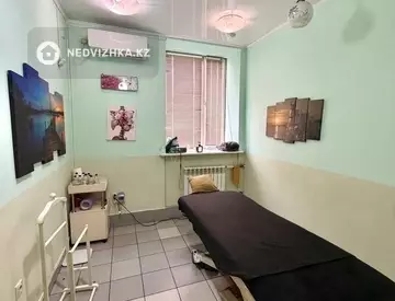 Офис, этаж 1 из 1, В жилом доме, 72 м²