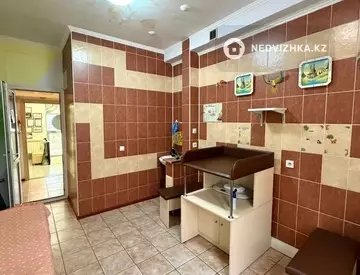 Офис, этаж 1 из 1, В жилом доме, 72 м²