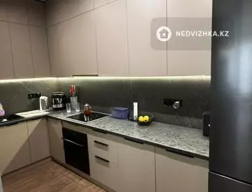 4-комнатная квартира, этаж 13 из 17, 140 м², На длительный срок