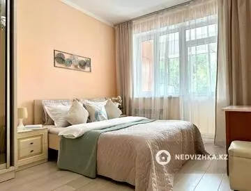 3-комнатная квартира, этаж 2 из 12, 80 м², Посуточно