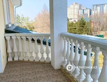 6-комнатный дом, 11 соток, 300 м²