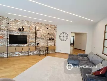 4-комнатная квартира, этаж 16 из 15, 208 м², На длительный срок