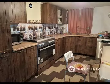 5-комнатный дуплекс, 6 соток, 350 м², На длительный срок