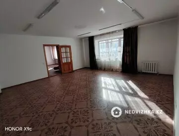 Подселение, 5 комн., 380 м²