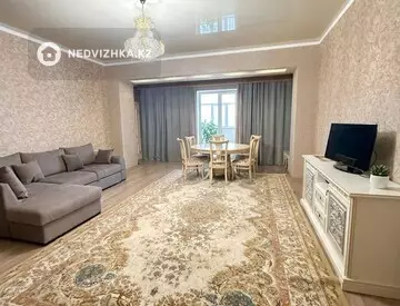 3-комнатная квартира, этаж 6 из 10, 118 м², На длительный срок