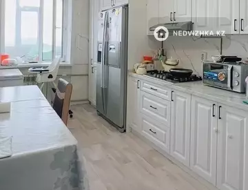 3-комнатная квартира, этаж 4 из 10, 84 м²