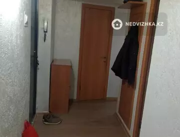 2-комнатная квартира, этаж 4 из 5, 42 м², На длительный срок