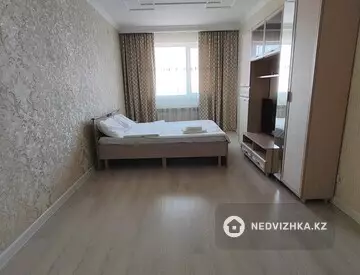 1-комнатная квартира, этаж 12 из 23, 40 м², Посуточно