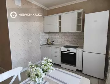 1-комнатная квартира, этаж 12 из 23, 40 м², Посуточно