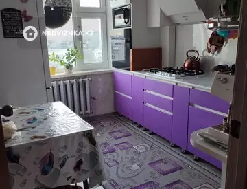 4-комнатная квартира, этаж 8 из 9, 90 м²