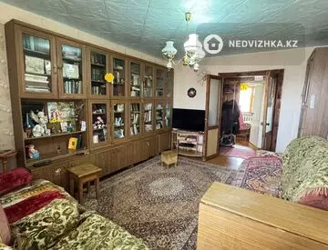 3-комнатная квартира, этаж 4 из 5, 64 м²