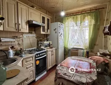 3-комнатная квартира, этаж 4 из 5, 64 м²