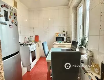 2-комнатная квартира, этаж 4 из 4, 42 м²