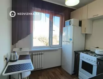 1-комнатная квартира, этаж 4 из 5, 33 м², Посуточно