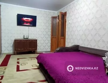 2-комнатная квартира, этаж 4 из 9, 55 м², Посуточно