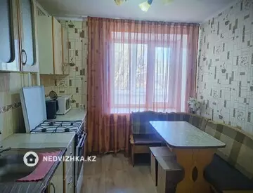 2-комнатная квартира, этаж 4 из 9, 55 м², Посуточно