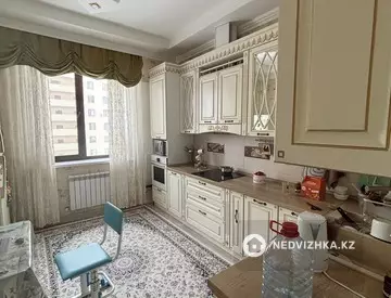3-комнатная квартира, этаж 8 из 12, 100 м²