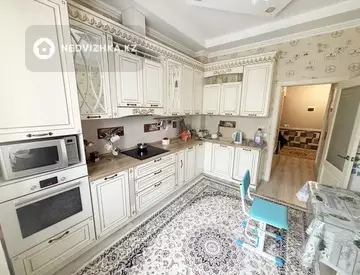 3-комнатная квартира, этаж 8 из 12, 100 м²