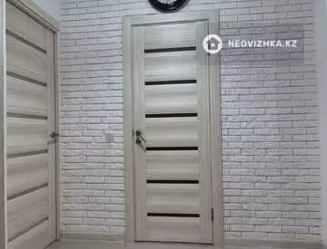 2-комнатная квартира, этаж 3 из 5, 65 м², На длительный срок