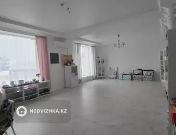 Магазин, этаж 1 из 5, 370 м²