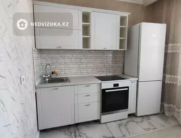1-комнатная квартира, этаж 12 из 23, 40 м², Посуточно