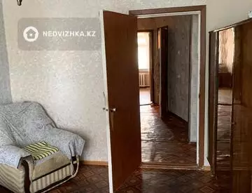 4-комнатная квартира, этаж 3 из 5, 80 м²
