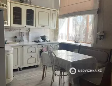 3-комнатная квартира, этаж 3 из 5, 75 м², Посуточно