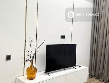 2-комнатная квартира, этаж 10 из 13, 71 м², Посуточно