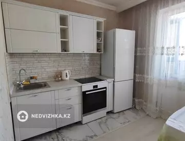 1-комнатная квартира, этаж 12 из 22, 45 м², Посуточно