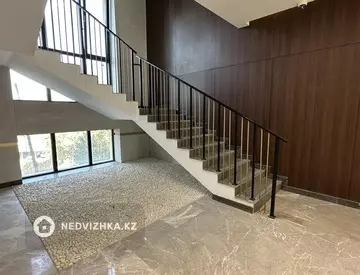 4-комнатная квартира, этаж 5 из 7, 111 м²