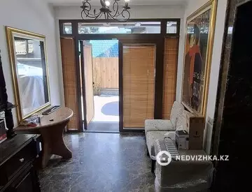 6-комнатная часть дома, 5 соток, 300 м², На длительный срок