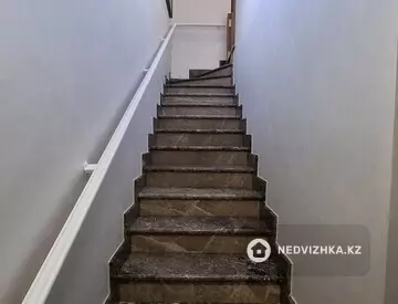 6-комнатная часть дома, 5 соток, 300 м², На длительный срок