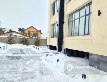 4-комнатная квартира, этаж 2 из 3, 200 м²