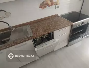 2-комнатная квартира, этаж 2 из 9, 62 м², На длительный срок