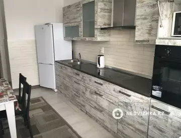 3-комнатная квартира, этаж 3 из 16, 92 м², На длительный срок