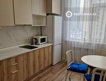 1-комнатная квартира, этаж 3 из 9, 38 м², Посуточно