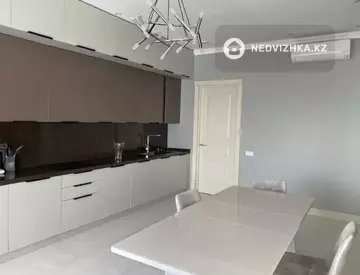 4-комнатная квартира, этаж 13 из 20, 200 м², На длительный срок