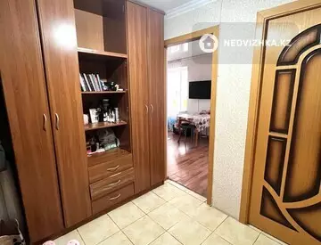 2-комнатная квартира, этаж 3 из 5, 38 м²